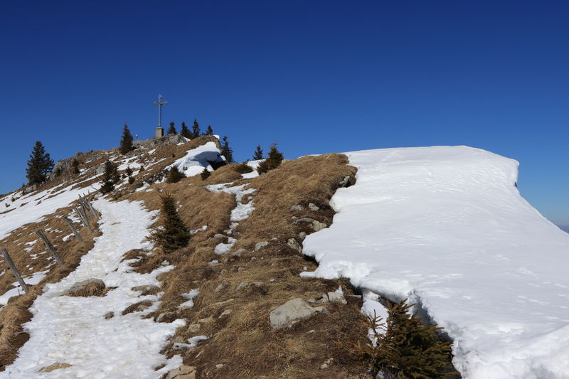 Die Wechten machen aus der Bodenschneid einen fast schon alpinen Gipfel