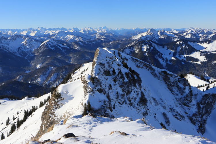 Das winterliche Panorama der Rotwand lohnt die Mühen des Aufstiegs