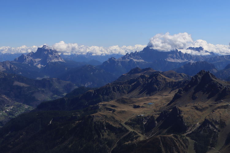 Heute sind einige der schönsten Dolomitengipfel lieber inkognito unterwegs ...