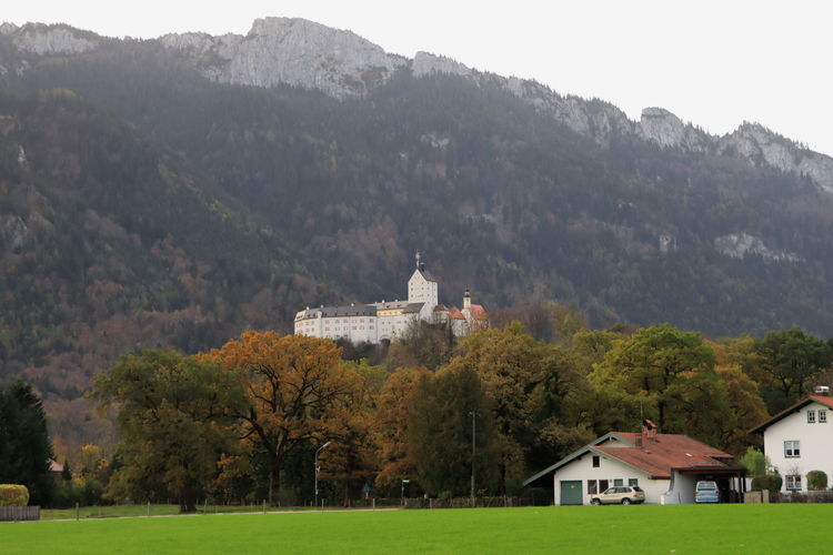 Das Schloss Hohenaschau beherrscht das Priental