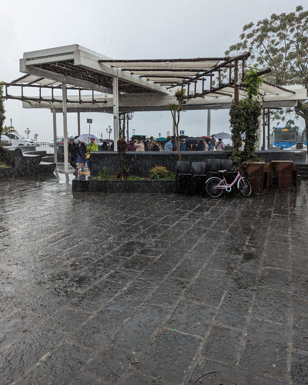 Regen gehört im Mai 2023 zur Amalfitana unbedingt dazu ...