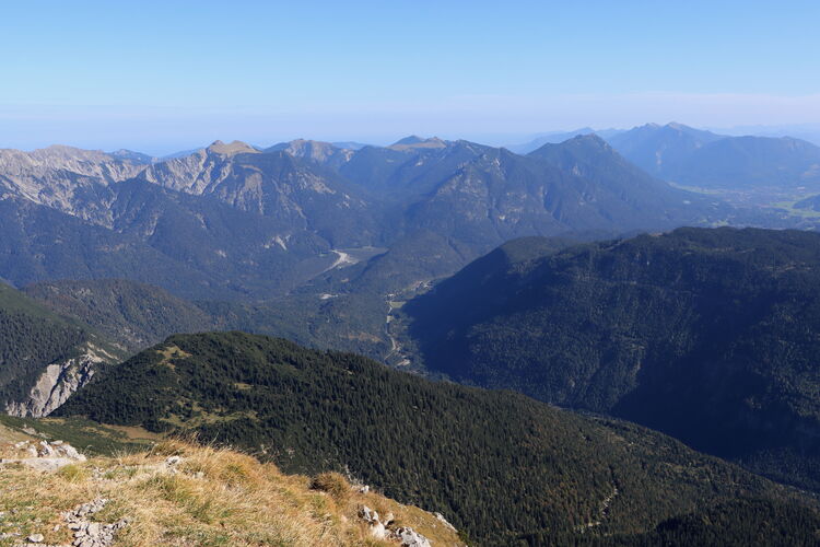 Die östlichen Ammergauer Alpen lassen sich vom Daniel gut überblicken