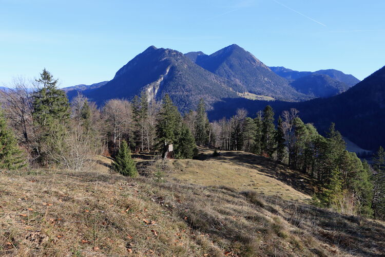 Ungestörte, ungewöhnliche Perspektive zu den westlichen Walchenseebergen