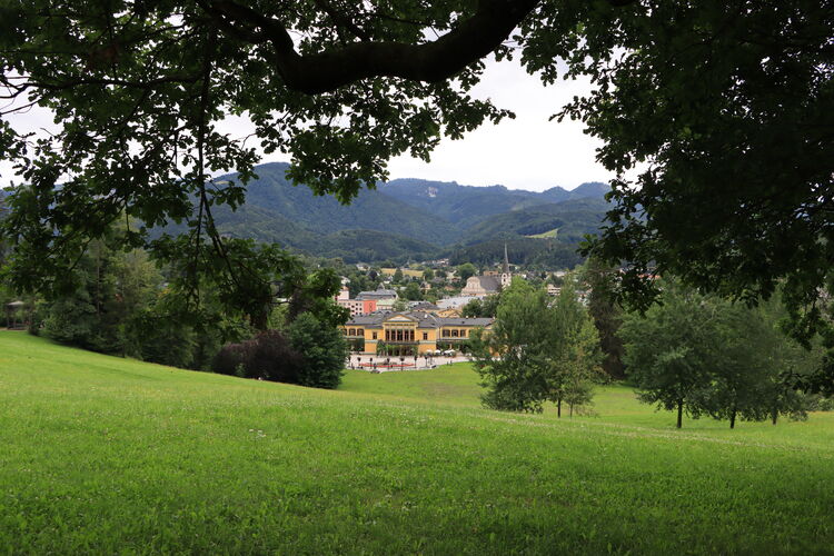 Trübes Wetter im Park der Kaiservilla Bad Ischl