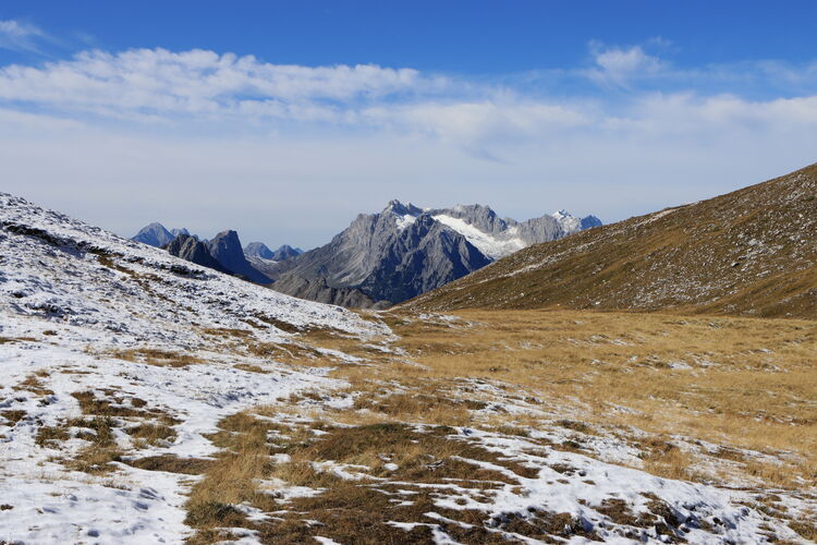 Herbst und Winter treffen im Brunnsteinanger aufeinander