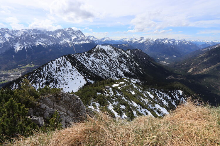 Vom Frühling ist auf dem Gipfel des Hirschbichel noch nichts zu entdecken