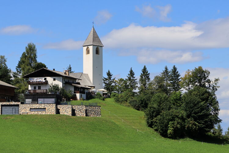 Das alte Kirchlein St. Helena beherbergt unerwartet schöne Fresken