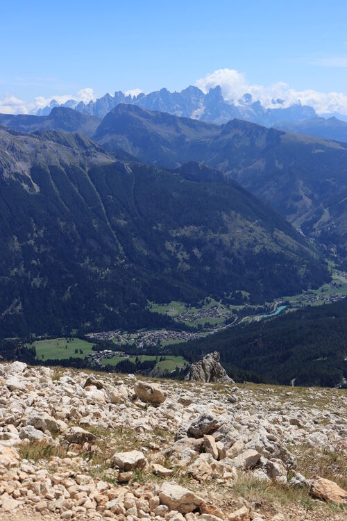 Im Gegenlicht wirkt die Palagruppe besonders bleich